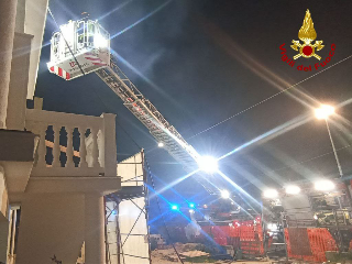 Senigallia – Incendio in appartamento, rogo evitato dai vigili del fuoco